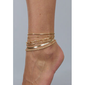 Goldfarbenes Set aus 6 losen Armbändern