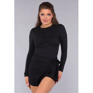Schwarzes langärmeliges Twist-Stretch-Top