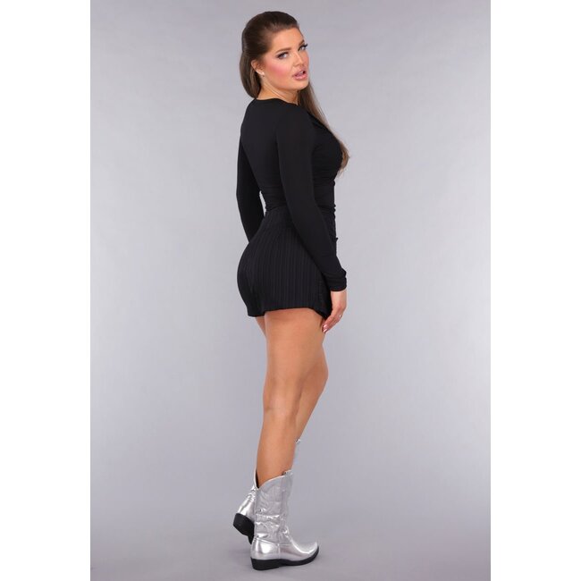 Schwarzes langärmeliges Twist-Stretch-Top