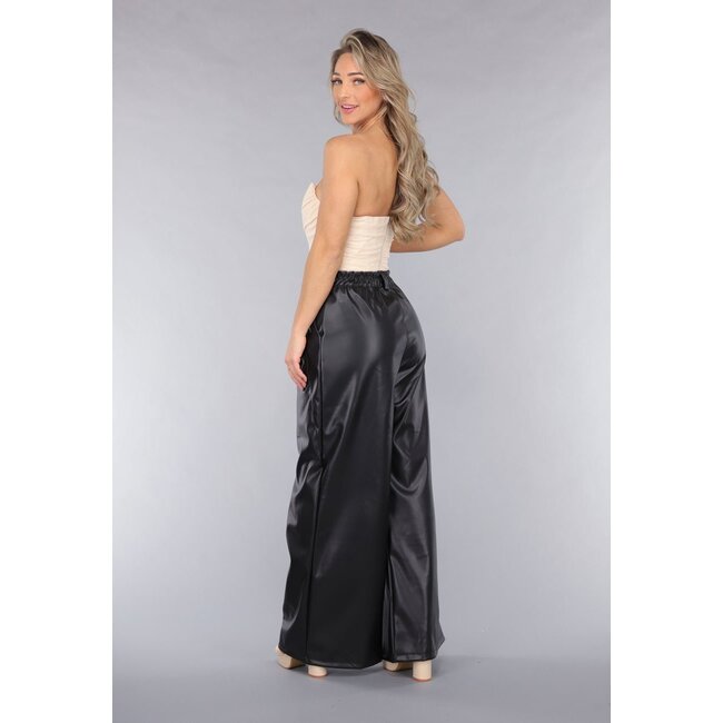 Lange Hose mit weitem Bein in Lederoptik in Schwarz