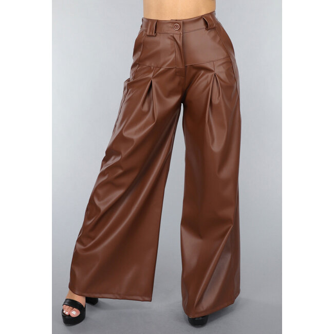 Braune Hose mit weitem Bein in Lederoptik