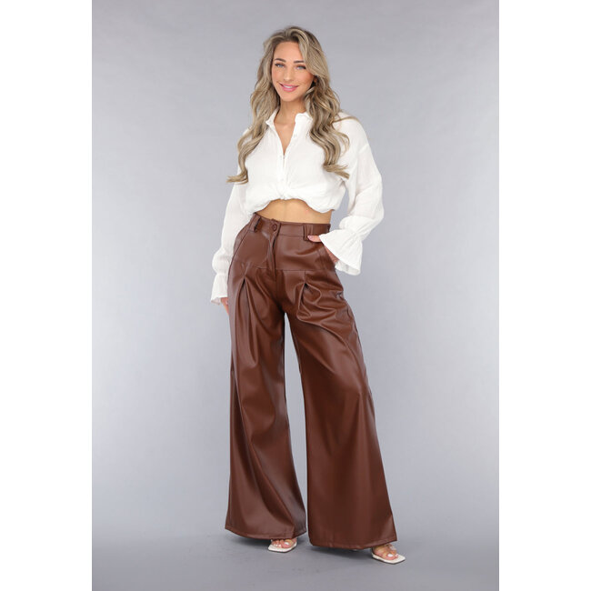 Braune Hose mit weitem Bein in Lederoptik