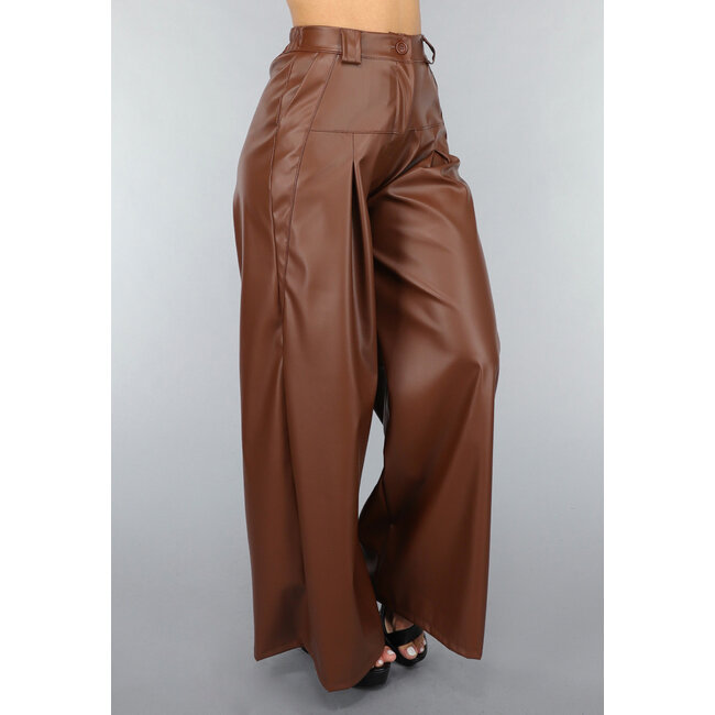 Braune Hose mit weitem Bein in Lederoptik