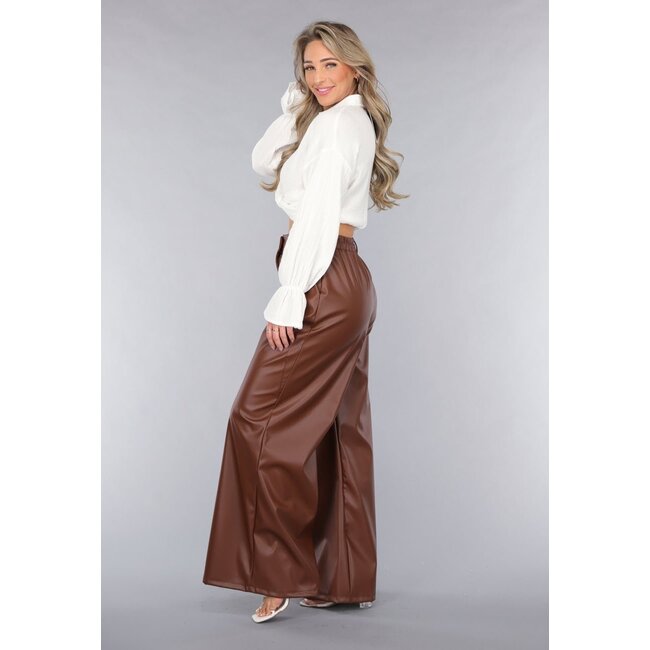 Braune Hose mit weitem Bein in Lederoptik