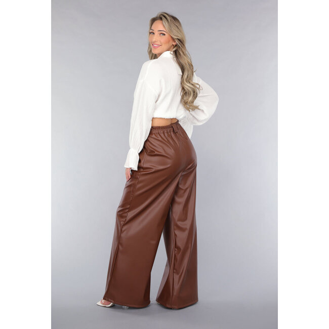Braune Hose mit weitem Bein in Lederoptik