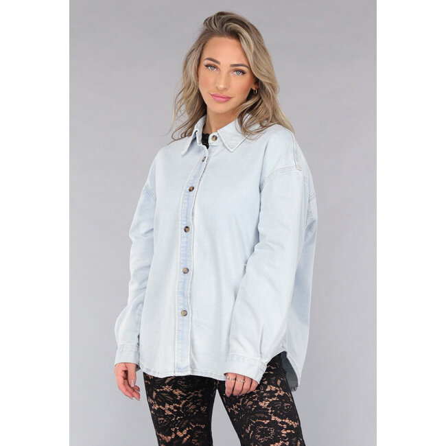 Hellblaue Denim-Bluse mit Knopfverschluss
