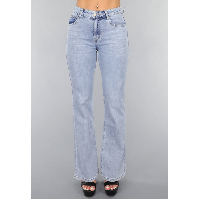 Mid Waist Flair Jeans mit Waschung