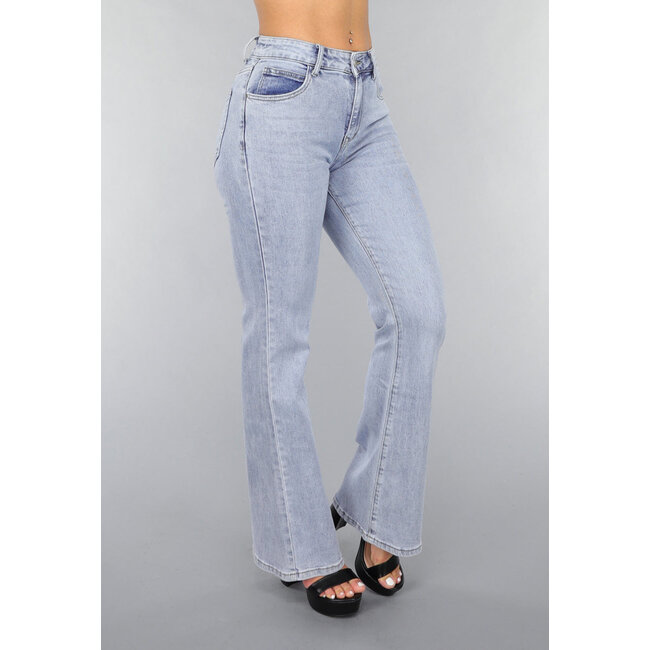 Mid Waist Flair Jeans mit Waschung