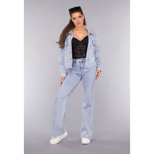 Flared Jeans mit Waschung und mittlerer Leibhöhe