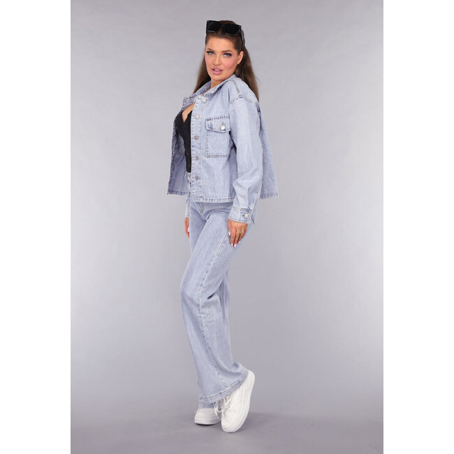 Flared Jeans mit Waschung und mittlerer Leibhöhe