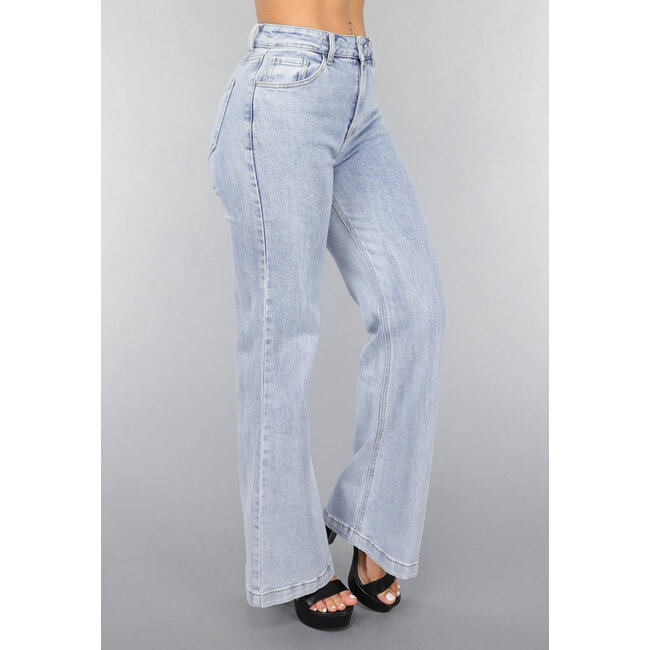 Flared Jeans mit Waschung und mittlerer Leibhöhe