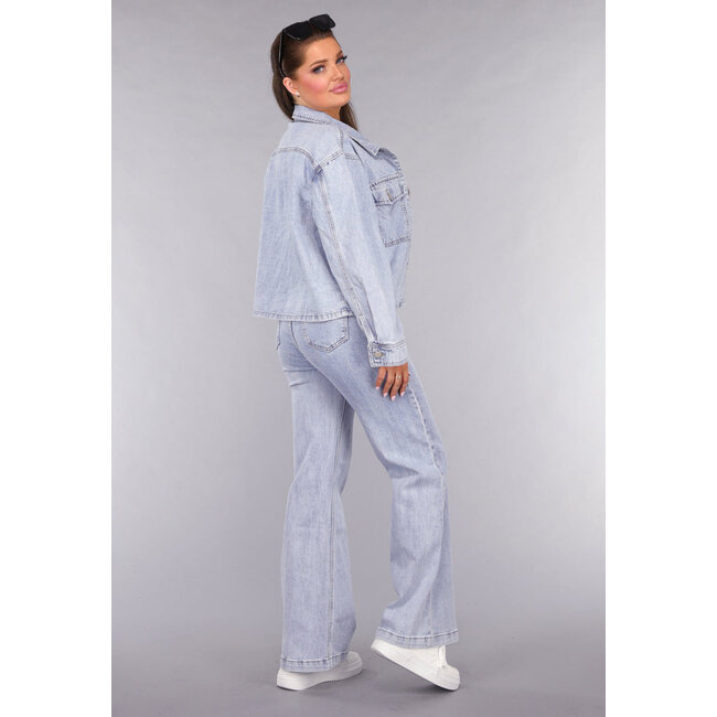 Flair Jeans mit Waschung in Mid Waist