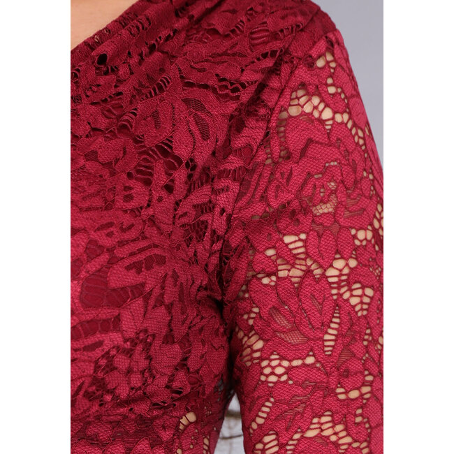 Roter gepolsterter Spitzen-Body mit langen Ärmeln