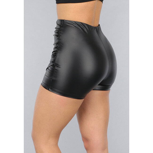 Schwarzer Stretch-Skort mit Revers in Lederoptik
