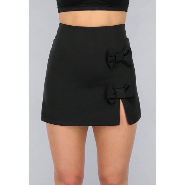 Schwarzer Skort mit Schlitz und Schleife