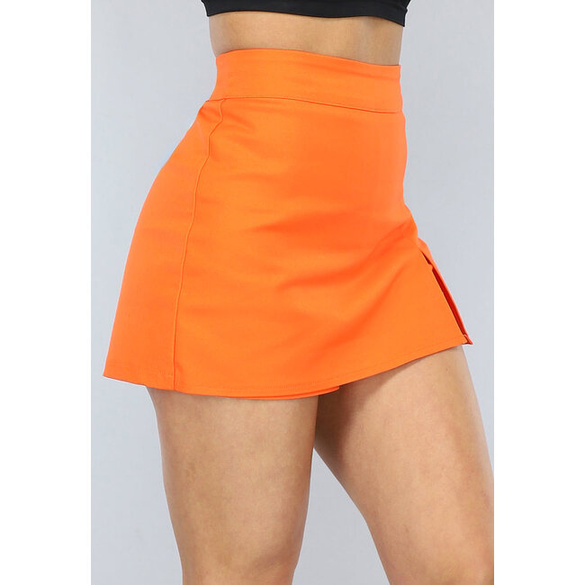 Orangefarbener, taillierter Skort mit Schlitz