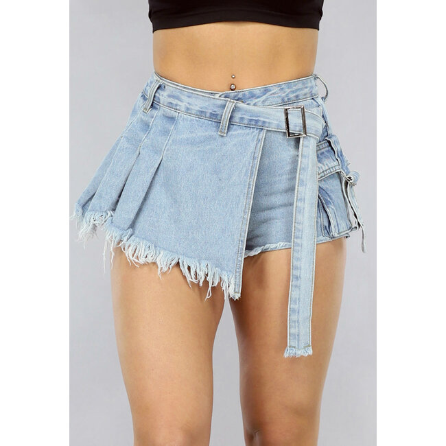 Skort aus Denim mit Revers und Gürtel in Hellblau