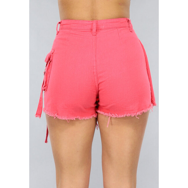 Korallenfarbener Revers-Skort mit Schnallendetail