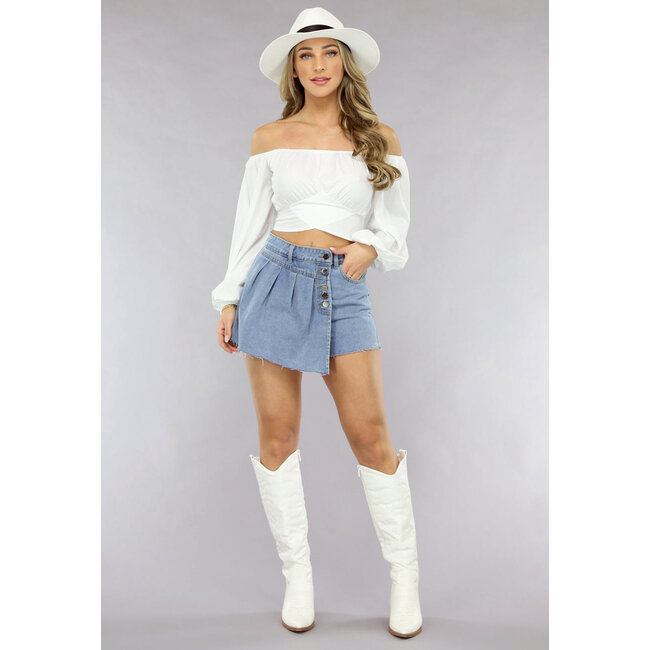Hellblauer Skort aus plissiertem Denim mit Revers und Knöpfen