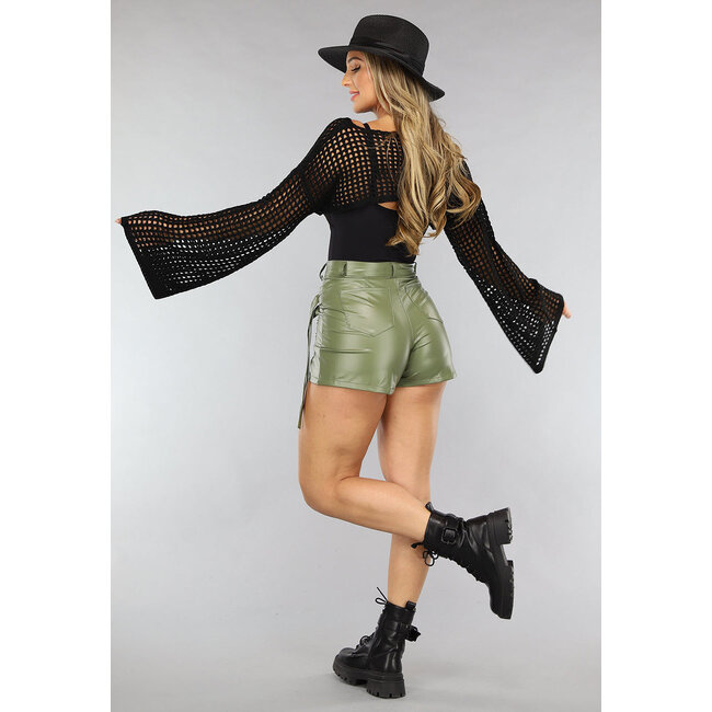 Khakifarbener Cargo-Skort mit Revers in Lederoptik