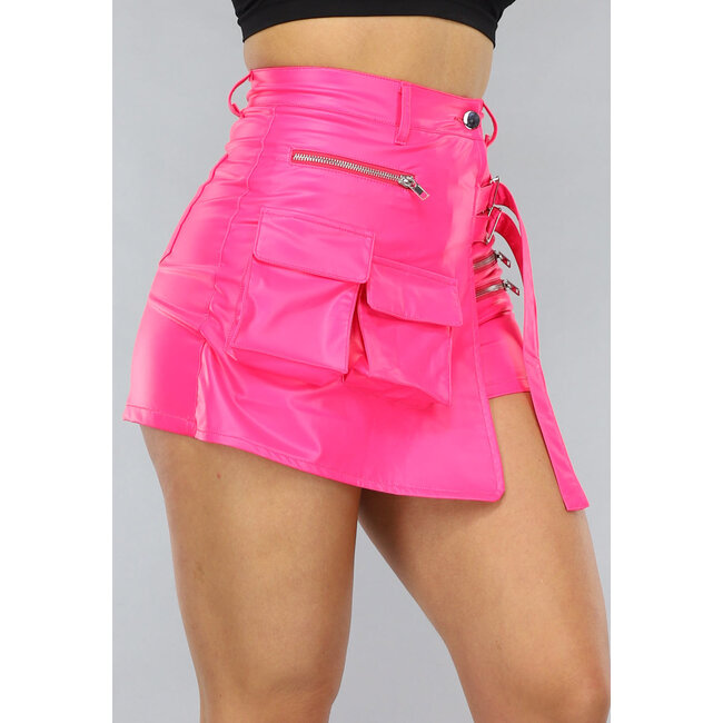 Cargo-Skort in Lederoptik mit Revers in Neon-Pink