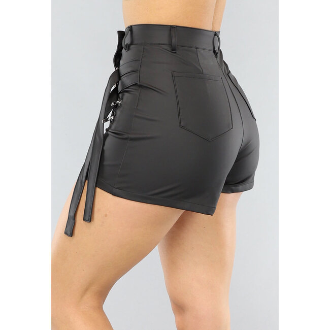 Schwarzer Cargo-Skort in Lederoptik mit Overslag