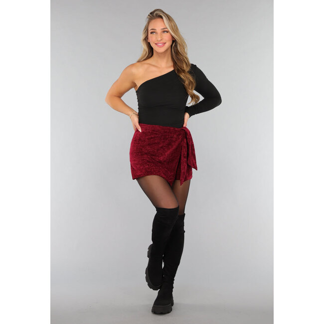 Bordeauxroter Velours-Skort mit Revers und Schleifenverzierung