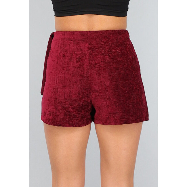 Bordeauxroter Velours-Skort mit Revers und Schleifenverzierung