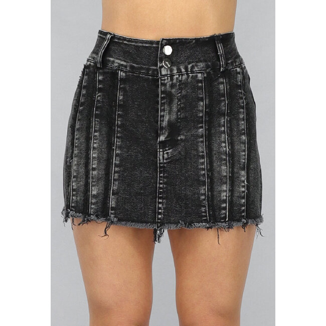 Anthrazitfarbener Denim-Skort mit leichter Reibung