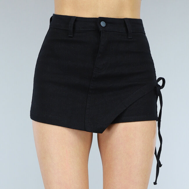 Schwarzer Denim-Skort mit Schleifendetails