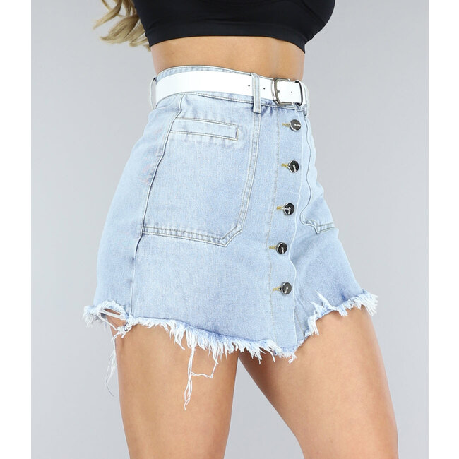 Zerrissener Skort mit Gürtel