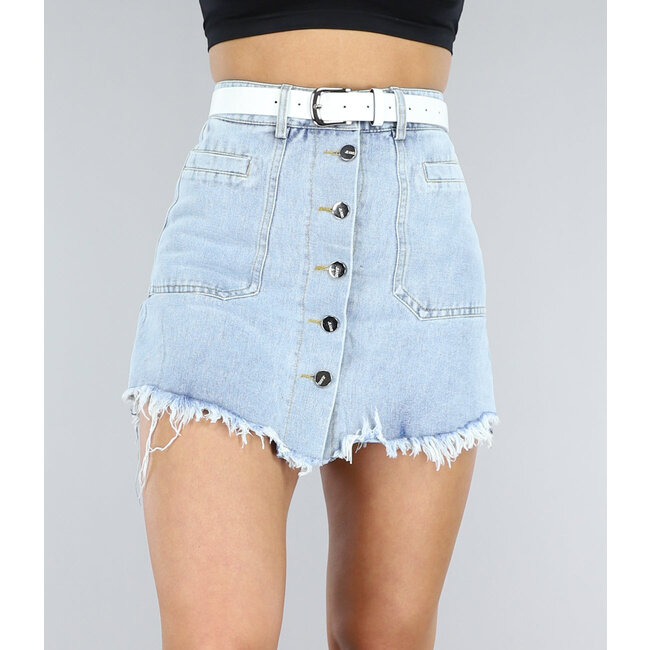 Zerrissener Skort mit Gürtel
