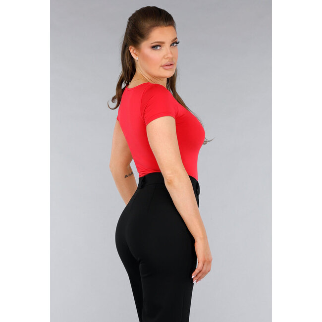 Rotes Hemd aus Stretch-Stoff mit quadratischem Ausschnitt und kurzen Ärmeln