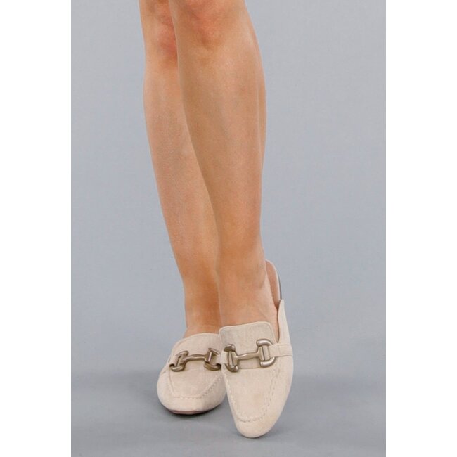 Elegante Beige Wildleder Loafers mit Gold Horsebit Switch und Pointed Nose