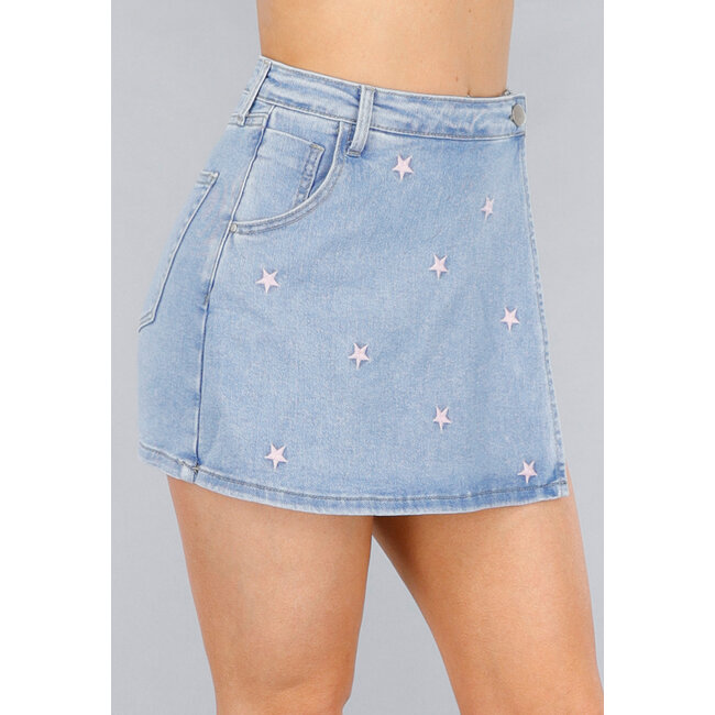 Denim-Stretch-Skort mit rosa Sternen und Overslag