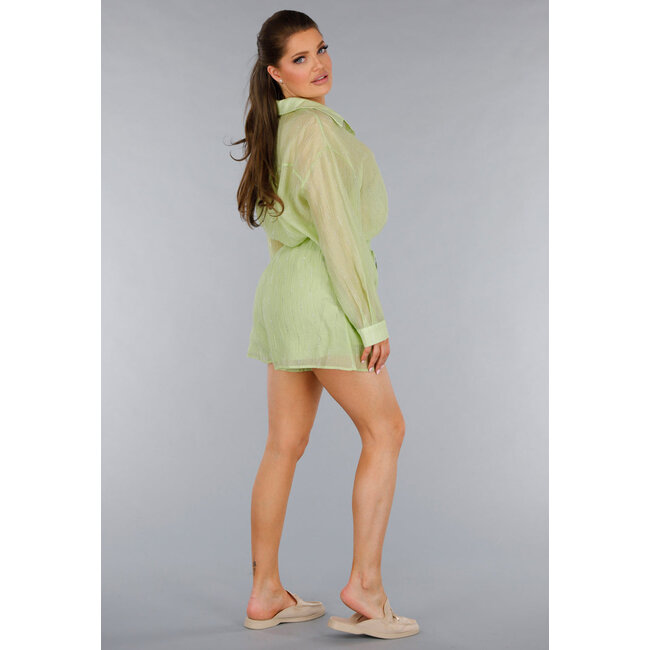Grünes zweiteiliges Set mit durchsichtiger Bluse und elastischer Short