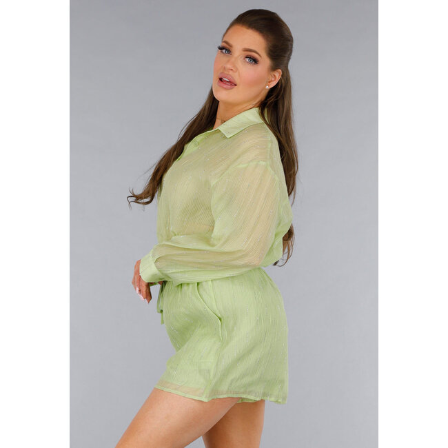 Grünes zweiteiliges Set mit durchsichtiger Bluse und elastischer Short