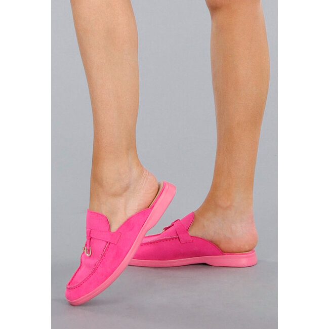 Bequeme rosa Wildlederstiefel mit flexibler Sohle und goldenem Detail