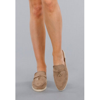 Taupefarbene Wildlederstiefel mit goldenem Detail