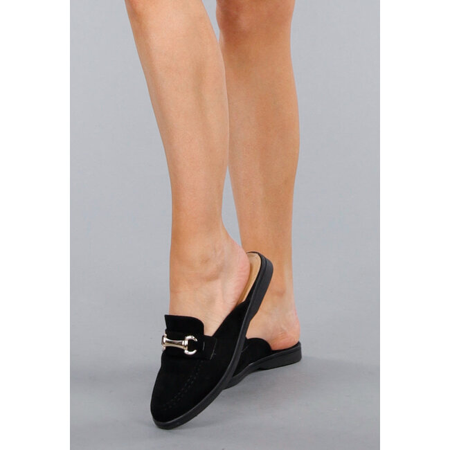 Elegante Loafers aus schwarzem Wildleder mit goldenem Schalter und spitzer Nase
