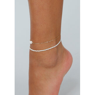 Goldfarbenes Knöchelarmband mit Perlen