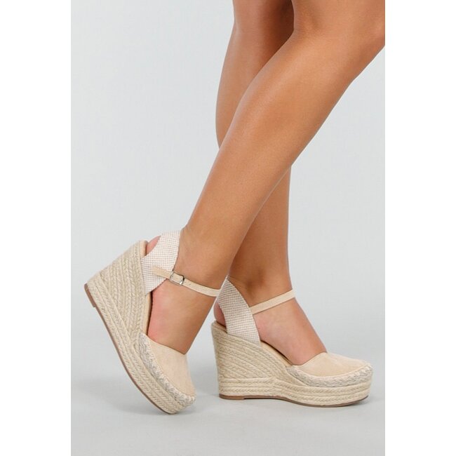 Beige Keilsohle Keilabsatz mit geschlossener Spitze