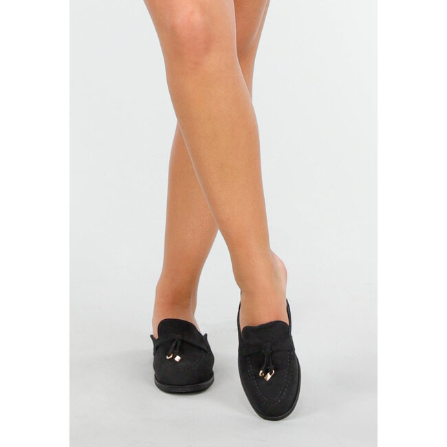 Schwarze Loafers mit Blockabsatz und goldenem Detail