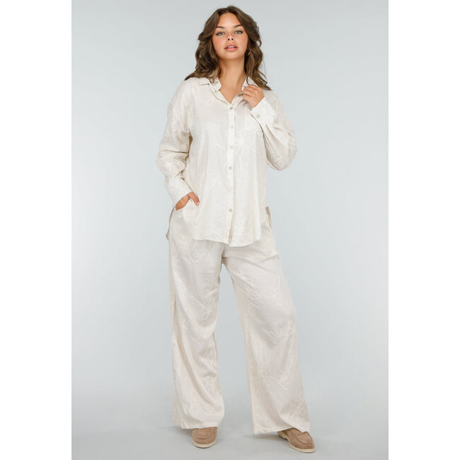 Beigefarbenes zweiteiliges Set mit bestickter Bluse und Hose