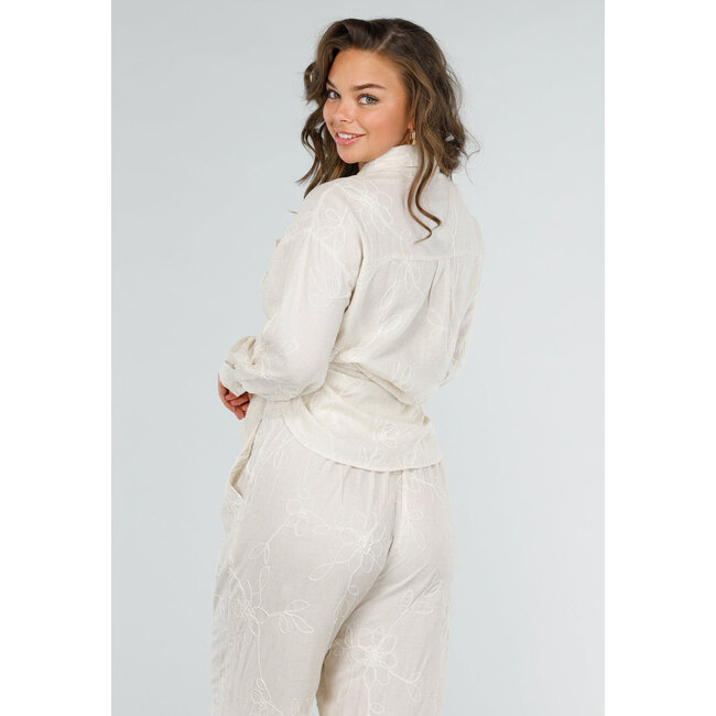 Beigefarbenes zweiteiliges Set mit bestickter Bluse und Hose