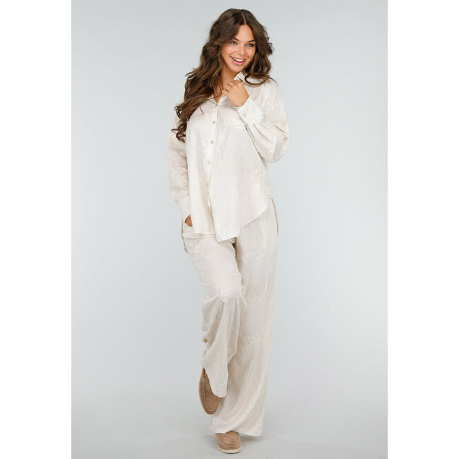 Beigefarbenes zweiteiliges Set mit bestickter Bluse und Hose