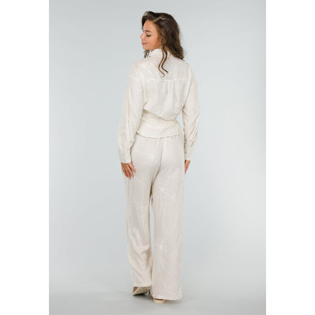 Beigefarbenes zweiteiliges Set mit bestickter Bluse und Hose