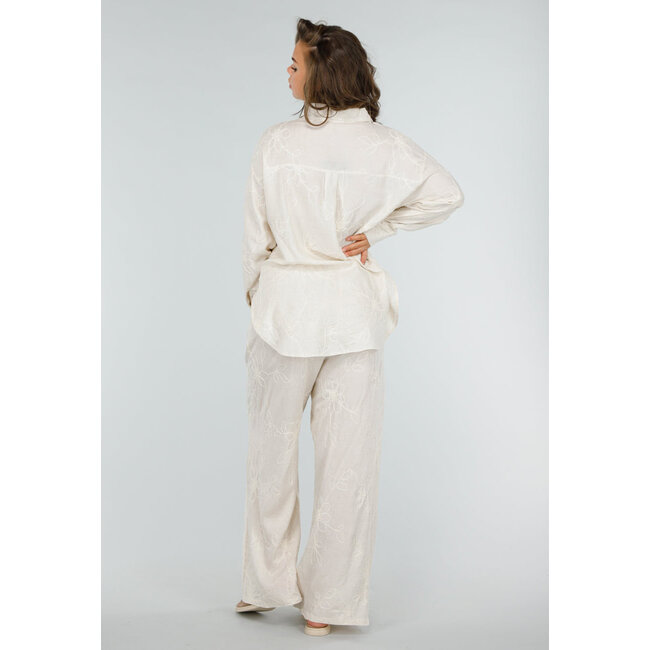 Beigefarbenes zweiteiliges Set mit bestickter Bluse und Hose
