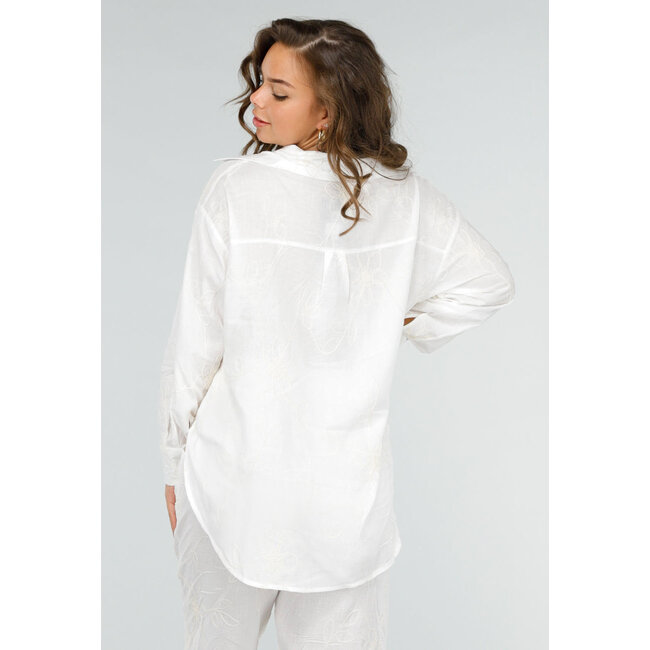 Weißes zweiteiliges Set mit bestickter Bluse und Hose