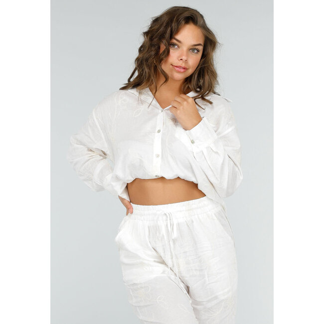 Weißes zweiteiliges Set mit bestickter Bluse und Hose